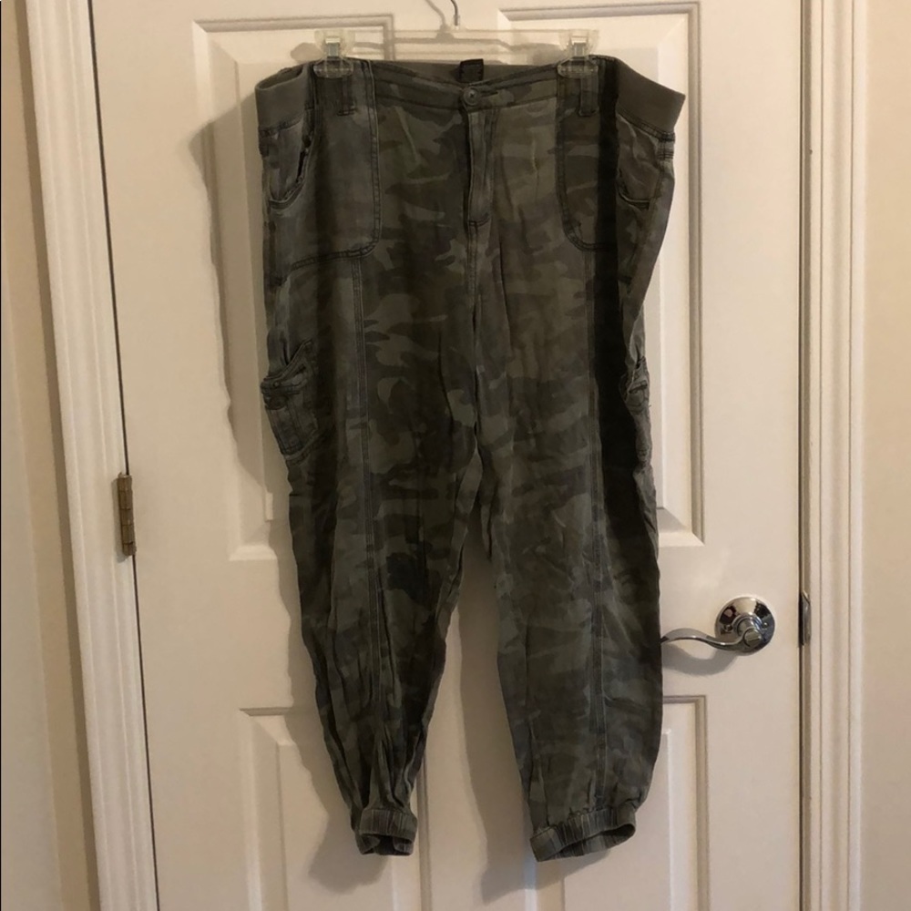 Camo cargo joggers